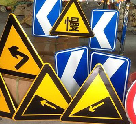 彭泽标识标牌中颜色的确定是很重要的。